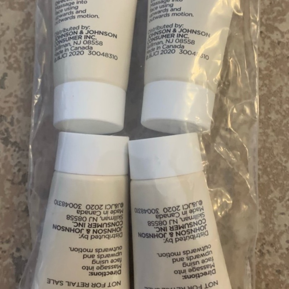 New! “Aveeno” (15) tubes of .5 Oz each. This Calm + Restore Oat Gel Moisturizer - Picture 2 of 3